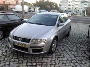 Fiat Stilo 1.6i 16valv Fevereiro/02 - à venda - Ligeiros