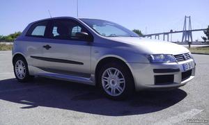 Fiat Stilo 1.9 JTD dynamic Junho/03 - à venda - Ligeiros