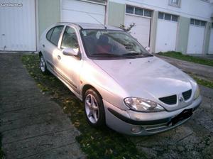 Renault Mégane 1.4rte Abril/00 - à venda - Ligeiros