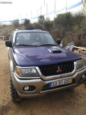 Mitsubishi Pajero Sportwagon Dezembro/00 - à venda -