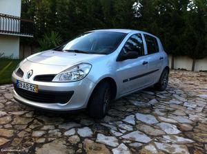 Renault Clio 1.5 dci 5 lugares Outubro/05 - à venda -