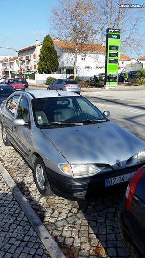 Renault Mégane 1.9D 5 lugares Janeiro/98 - à venda -