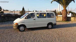 Toyota HiAce 2.4 D 9 Lugares Novembro/00 - à venda -