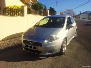 Fiat Grande Punto 1.3 Multijet Janeiro/07 - à venda -