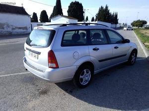 Ford Focus 1.4 Carrinha Julho/00 - à venda - Ligeiros