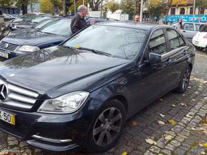 Mercedes-Benz C 180 Classic Abril/13 - à venda - Ligeiros