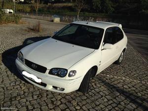 Toyota Corolla 1.9D km Janeiro/01 - à venda -