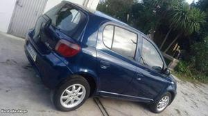 Toyota Yaris 1.0 VVT-I Outubro/01 - à venda - Ligeiros