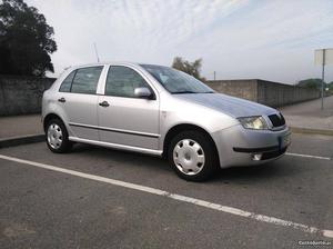 Skoda Fabia 1.2i com AC 5p Setembro/03 - à venda - Ligeiros