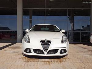 Alfa Romeo Giulietta 1.6 JTDm Distintive Março/14 - à