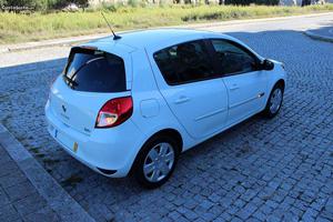Renault Clio 1.5 DCI / LUXE / GPS Maio/12 - à venda -