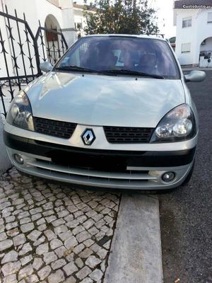 Renault Clio mil km Janeiro/02 - à venda - Ligeiros