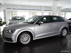 Audi A3 SB 1.6 TDI Attrac Dezembro/15 - à venda - Ligeiros
