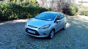 Ford Fiesta Titanium 1.4 TDCi Abril/10 - à venda - Ligeiros