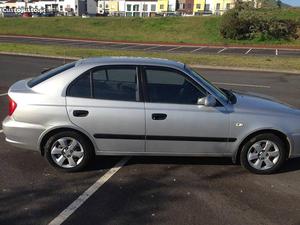 Hyundai Accent v c/ ar cond. Janeiro/04 - à venda -