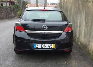 Opel Astra GTC 1.7 5 lugares Abril/06 - à venda - Ligeiros