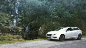 Volvo V D2 Momentum Janeiro/12 - à venda - Ligeiros