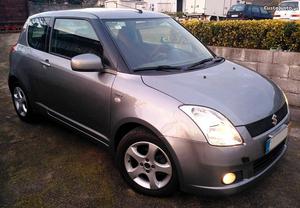 Suzuki Swift 1.3 ddis 135eur/mês Março/06 - à venda -