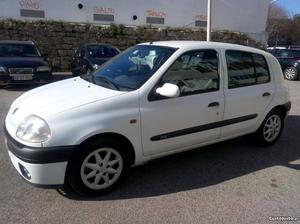 Renault Clio 1.9D rxe 5 lugares Agosto/99 - à venda -