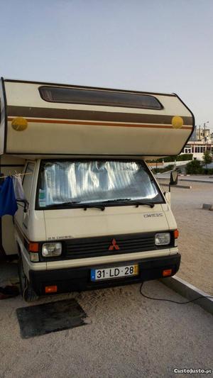 Autocaravana Mitsubishi Março/87 - à venda -