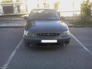 Hyundai Accent 1.3 Junho/01 - à venda - Ligeiros