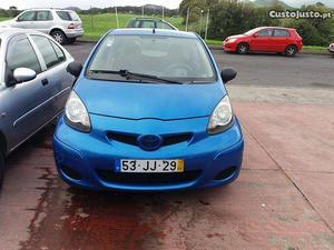 Toyota Aygo 1.0 5 PORTAS Junho/10 - à venda - Ligeiros