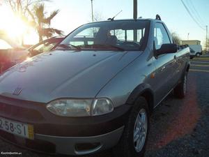 Fiat Strada 1.9 D Setembro/01 - à venda - Pick-up/