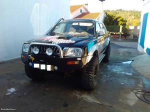 Mitsubishi L200 strakar 2.5 Dezembro/97 - à venda -