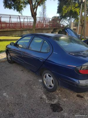 Renault Mégane 1.4 Março/99 - à venda - Ligeiros