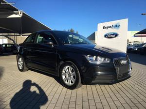 Audi A1 1.6 TDI SPORT Fevereiro/12 - à venda - Ligeiros