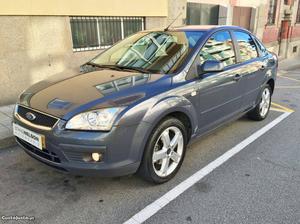 Ford Focus 1.6 TDCi Ghia Setembro/05 - à venda - Ligeiros