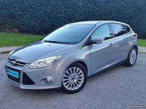 Ford Focus 1.6 TDCi Titanium Abril/11 - à venda - Ligeiros