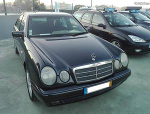 Mercedes-Benz E 220 CLASSIC (143CV) Outubro/98 - à venda -