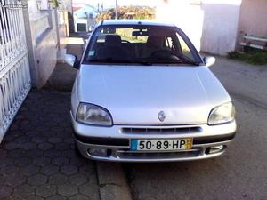 Renault Clio 1.4 Novembro/96 - à venda - Ligeiros