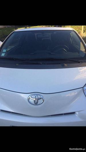 Toyota IQ - Poucos Kms Setembro/11 - à venda - Ligeiros