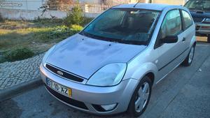 Ford Fiesta 1.25i Setembro/04 - à venda - Ligeiros