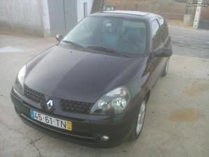 Renault Clio v Maio/02 - à venda - Ligeiros