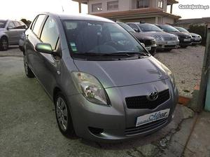 Toyota Yaris 1.4 D4D Dezembro/06 - à venda - Ligeiros