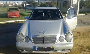 Mercedes-Benz E 220 Mercede E 220 CDI. Dezembro/99 - à