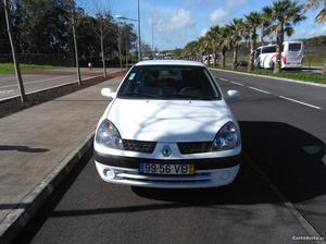 Renault Clio  gasolina Maio/03 - à venda - Ligeiros