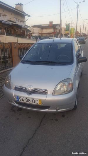 Toyota Yaris vvti Setembro/99 - à venda - Ligeiros