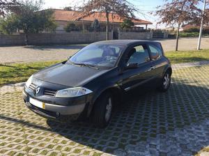 Renault Mégane Coupé Janeiro/04 - à venda - Ligeiros