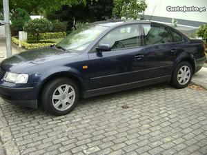VW Passat conforline 1,6 Março/98 - à venda - Ligeiros