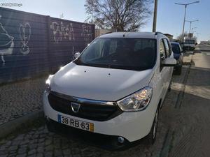 Dacia Lodgy 7 lugares Março/16 - à venda - Ligeiros