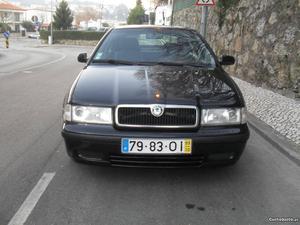 Skoda Octavia 1.6 a.c auto troco Outubro/99 - à venda -