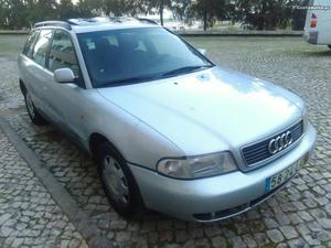 Audi A4 Avant 1.6 a gasolina de 98 Abril/98 - à venda -