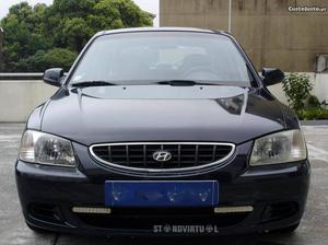 Hyundai Accent 1.3 Charme Maio/02 - à venda - Ligeiros