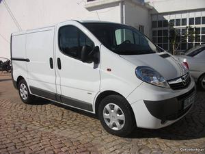 Opel Vivaro 2.5 TDCi 150 cv Novembro/11 - à venda -