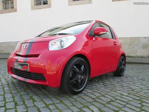 Toyota iQ 1.0 VVT-I Abril/10 - à venda - Ligeiros