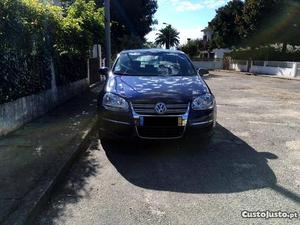 VW Jetta 1.9 tdi com gps Abril/07 - à venda - Ligeiros